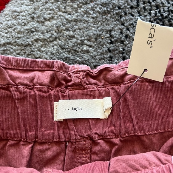 TGLA Francesca’s Collection Corduroy Paperbag Belted Shorts - Picture 2 of 4